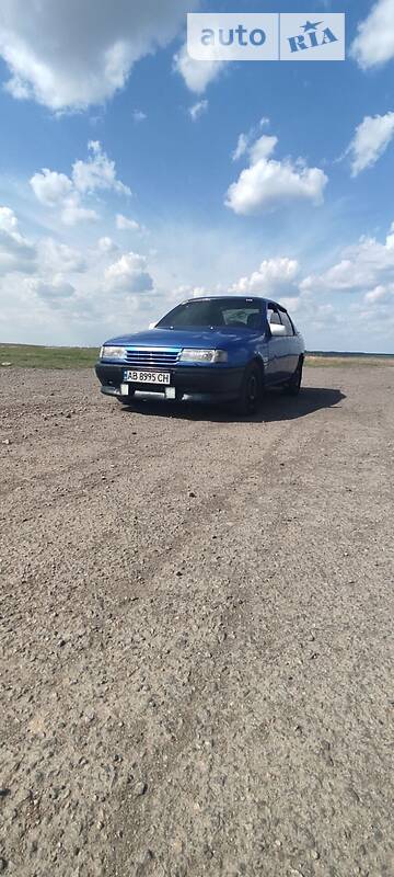 Седан Opel Vectra 1990 в Погребище