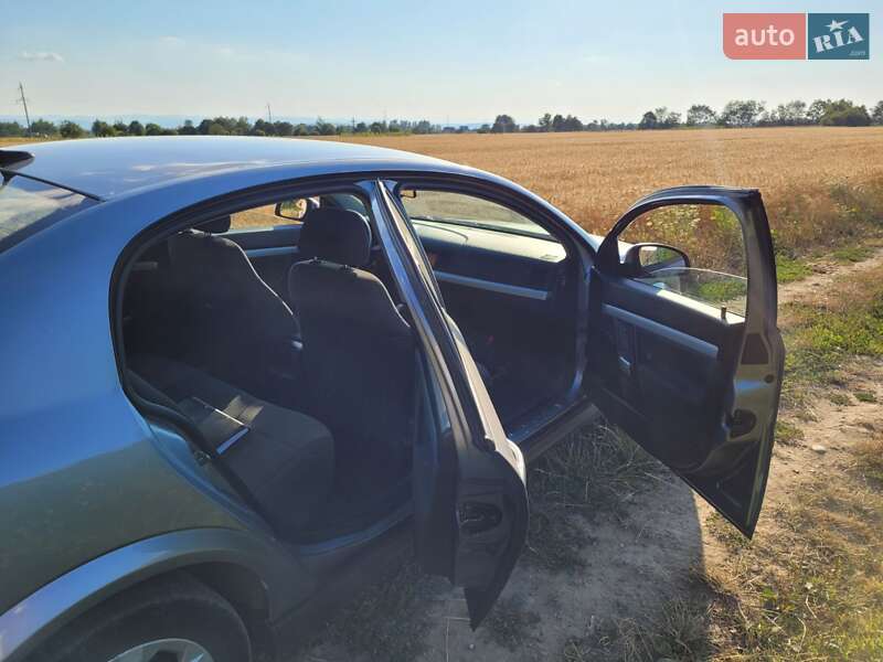 Седан Opel Vectra 2003 в Харькове