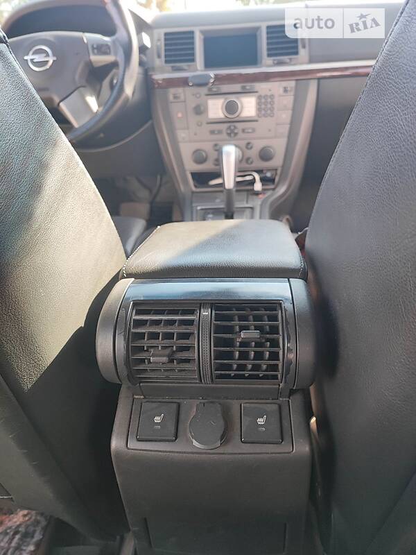 Седан Opel Vectra 2004 в Одесі