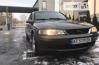 Седан Opel Vectra 1998 в Івано-Франківську