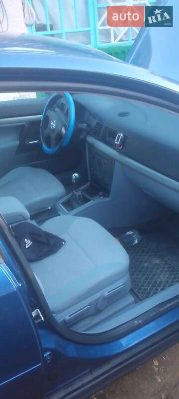 Седан Opel Vectra 2002 в Новой Ушице
