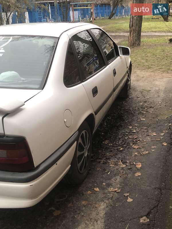Седан Opel Vectra 1993 в Горішніх Плавнях