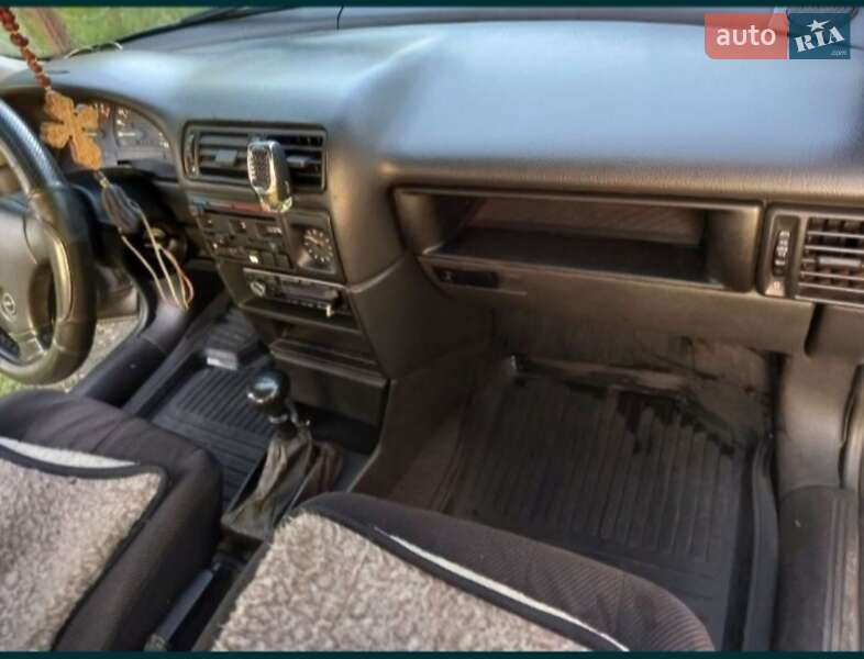 Седан Opel Vectra 1989 в Стрые