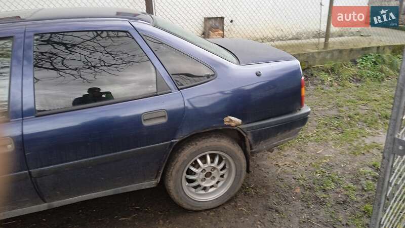 Седан Opel Vectra 1990 в Львове
