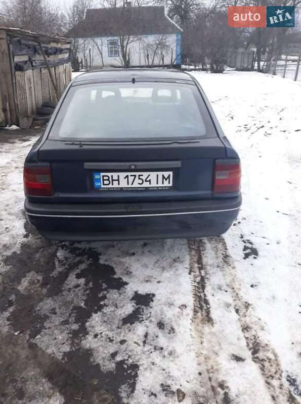 Седан Opel Vectra 1989 в Новом Буге фото 2 Седан Opel Vectra 1989 в Новом Буге