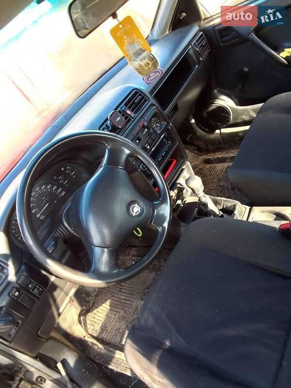 Седан Opel Vectra 1992 в Корсуне-Шевченковском