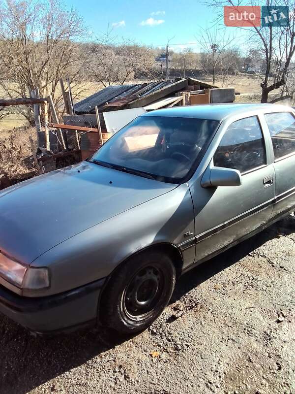 Седан Opel Vectra 1992 в Корсуне-Шевченковском