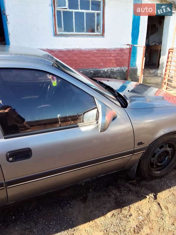 Седан Opel Vectra 1992 в Корсуне-Шевченковском