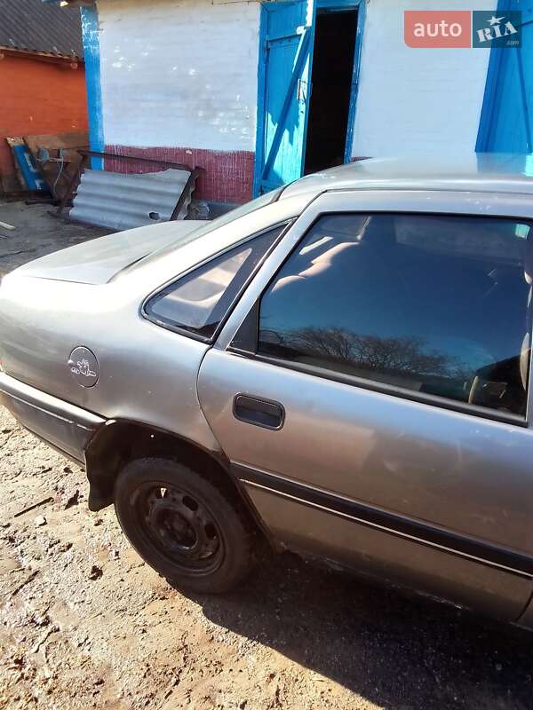 Седан Opel Vectra 1992 в Корсуне-Шевченковском