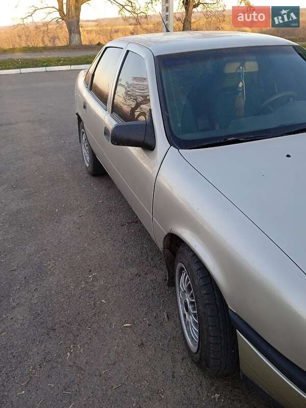 Седан Opel Vectra 1991 в Корсуне-Шевченковском