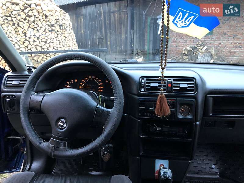 Седан Opel Vectra 1993 в Львові