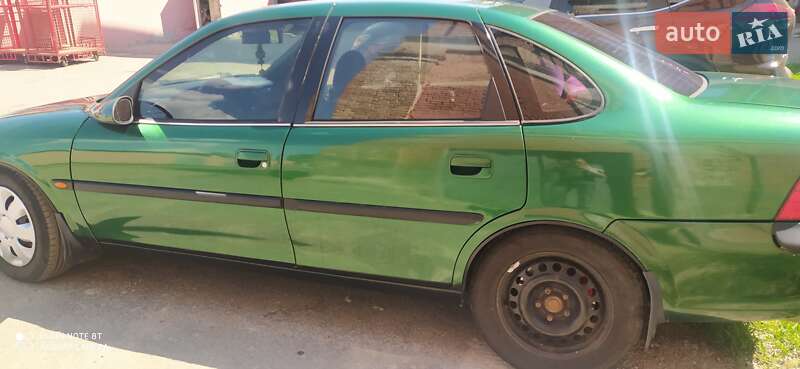 Седан Opel Vectra 1996 в Переяславі
