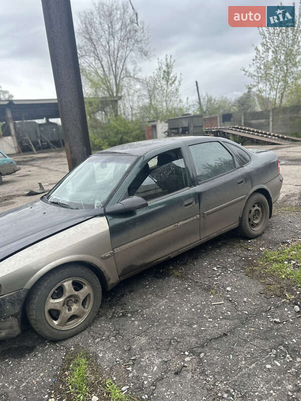 Седан Opel Vectra 1998 в Славянске