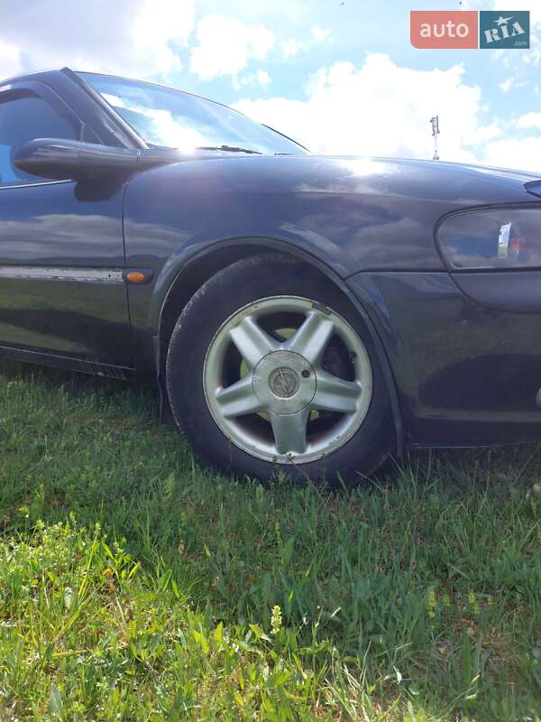 Седан Opel Vectra 1997 в Ужгороде