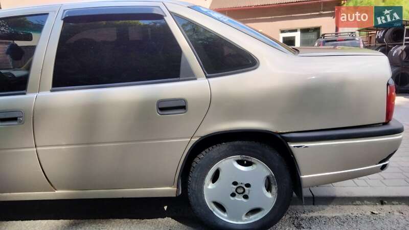 Седан Opel Vectra 1991 в Рахове фото 3 Седан Opel Vectra 1991 в Рахове