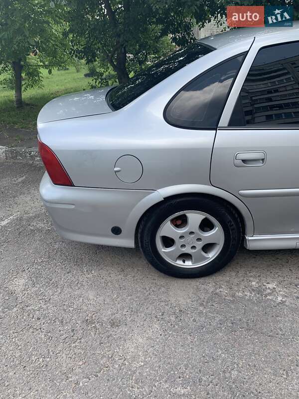 Седан Opel Vectra 2000 в Львове