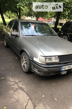 Седан Opel Vectra 1989 в Кривом Роге