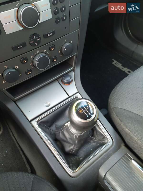 Универсал Opel Vectra 2006 в Хмельнике