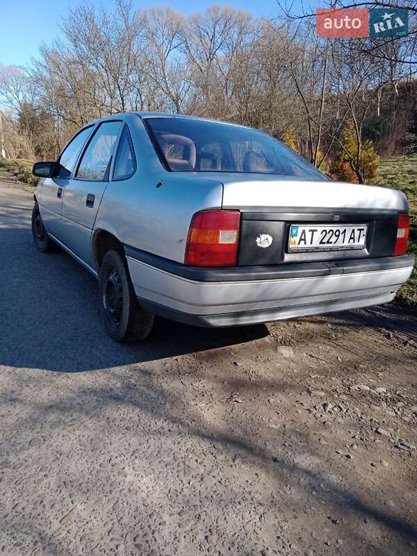 Седан Opel Vectra 1989 в Ивано-Франковске