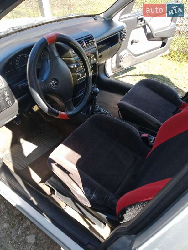 Седан Opel Vectra 1989 в Ивано-Франковске