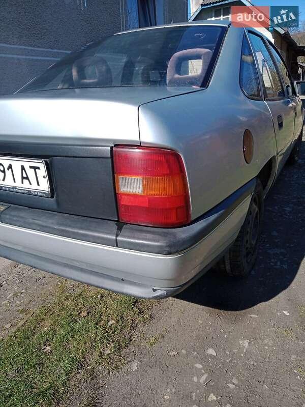 Седан Opel Vectra 1989 в Ивано-Франковске
