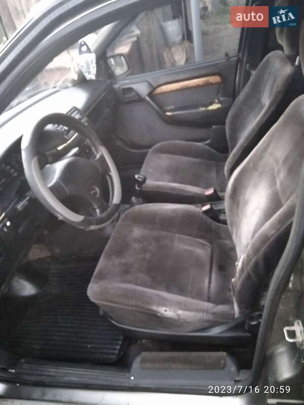 Седан Opel Vectra 1989 в Ізмаїлі фото 7 Седан Opel Vectra 1989 в Ізмаїлі