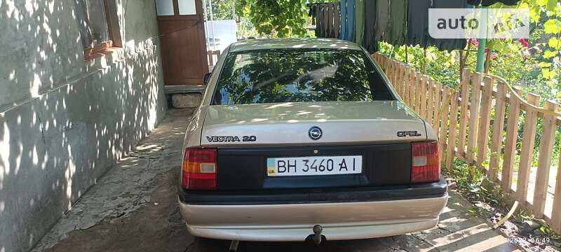 Седан Opel Vectra 1990 в Рени