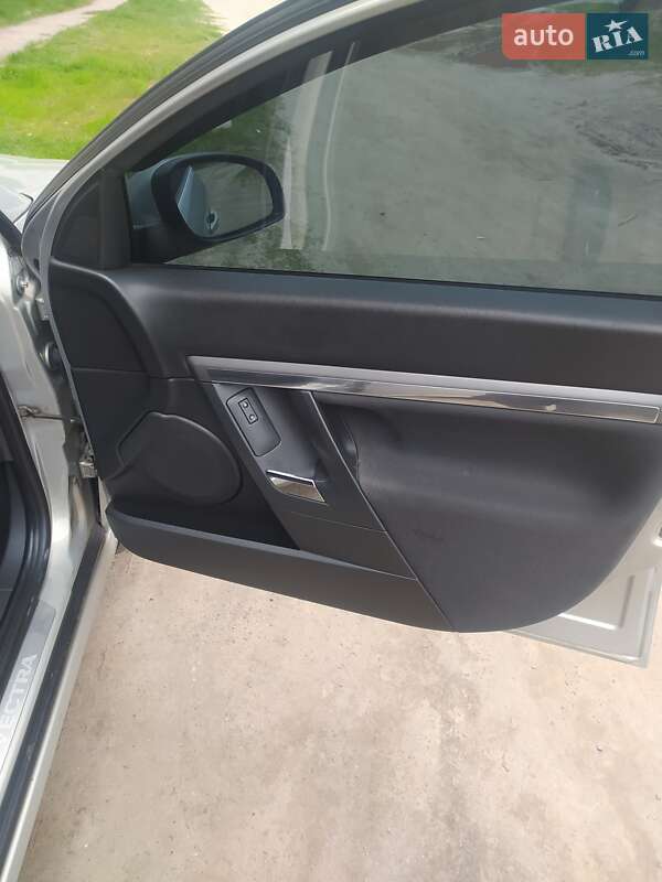 Седан Opel Vectra 2006 в Лебедині