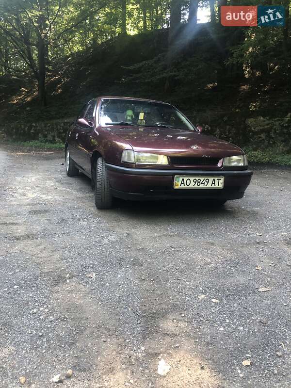 Лифтбек Opel Vectra 1989 в Рахове фото 2 Лифтбек Opel Vectra 1989 в Рахове