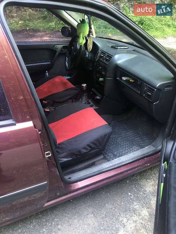 Лифтбек Opel Vectra 1989 в Рахове фото 9 Лифтбек Opel Vectra 1989 в Рахове