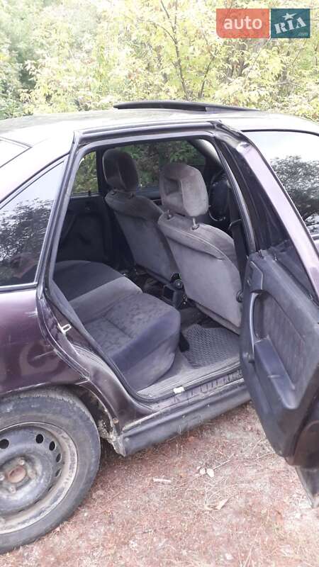 Седан Opel Vectra 1995 в Жашкове