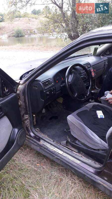 Седан Opel Vectra 1995 в Жашкове