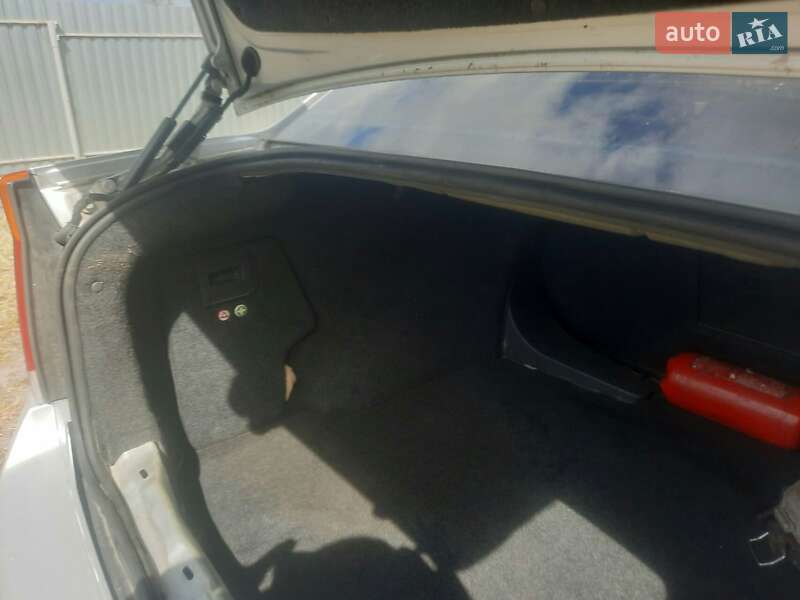 Седан Opel Vectra 2004 в Долині