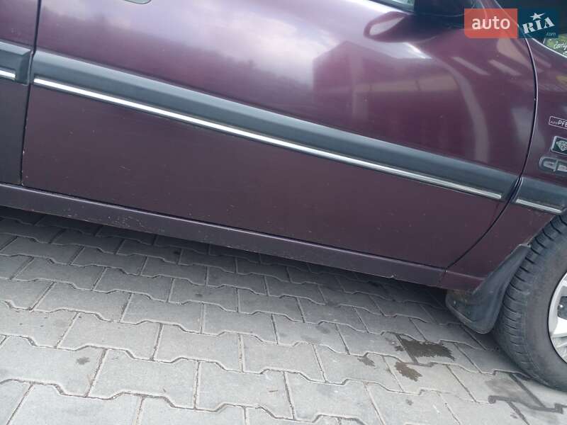 Седан Opel Vectra 1993 в Тростянці