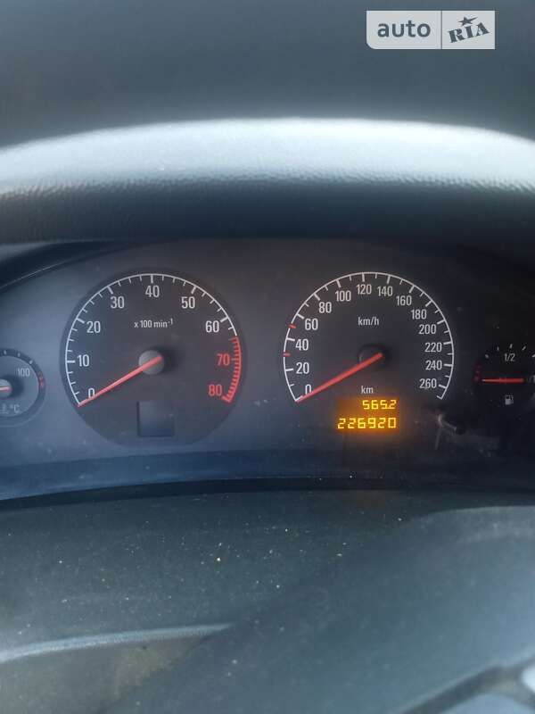 Седан Opel Vectra 2004 в Чернівцях фото 4 Седан Opel Vectra 2004 в Чернівцях