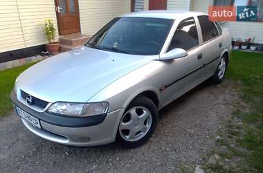 Седан Opel Vectra 1998 в Косове