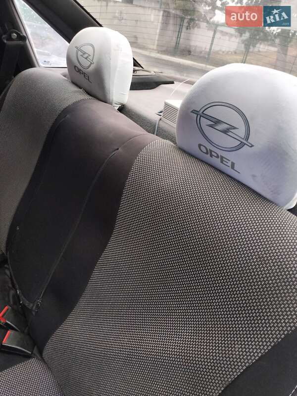 Седан Opel Vectra 1989 в Олександрії