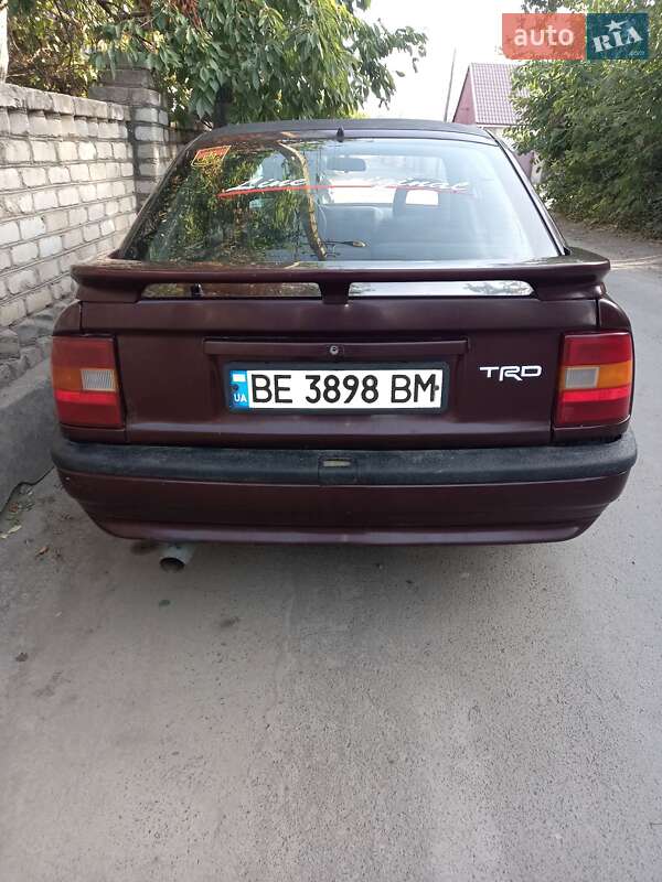 Лифтбек Opel Vectra 1989 в Веселинове