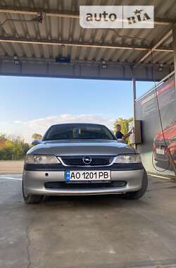 Седан Opel Vectra 2001 в Иршаве