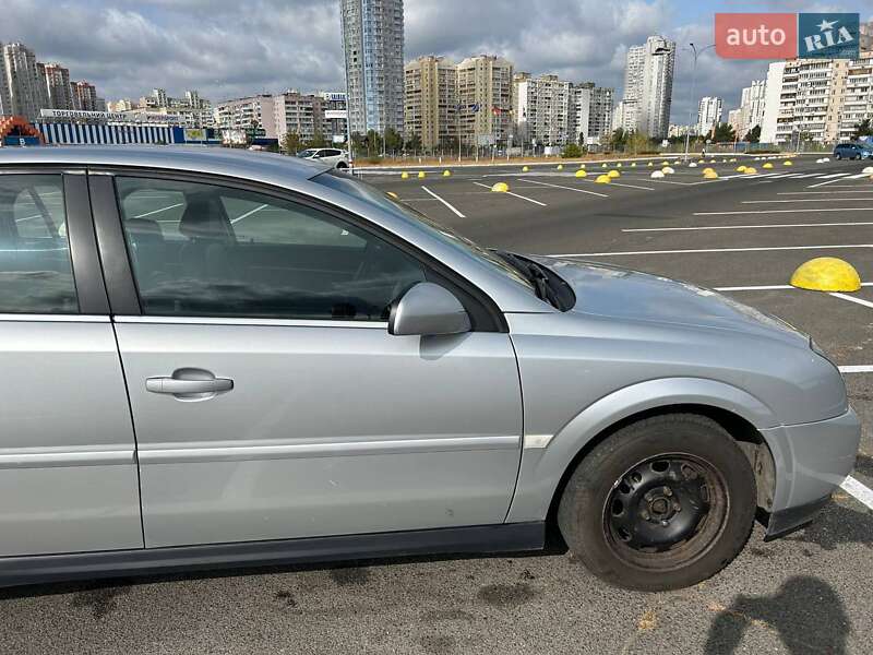 Седан Opel Vectra 2004 в Киеве