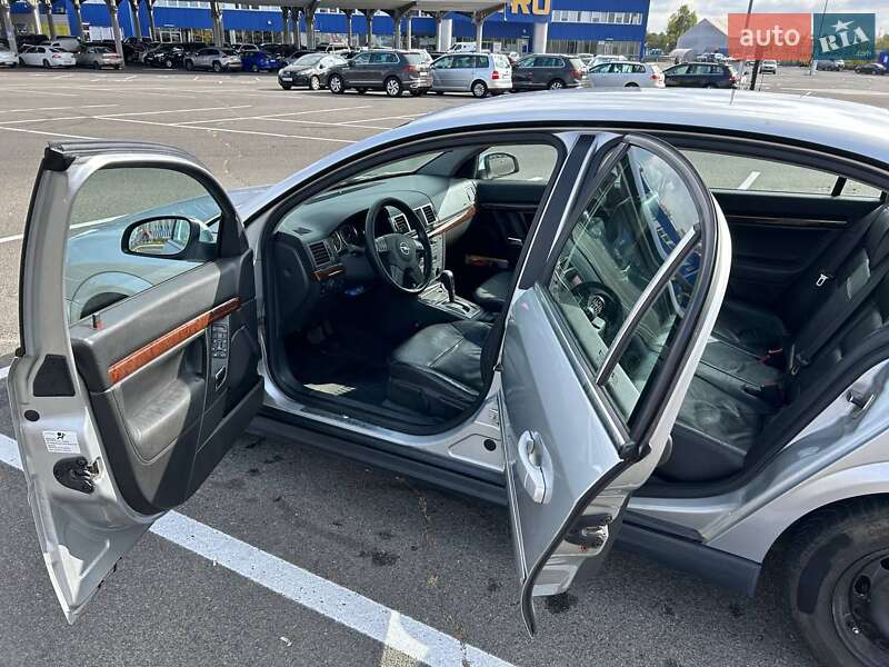 Седан Opel Vectra 2004 в Киеве