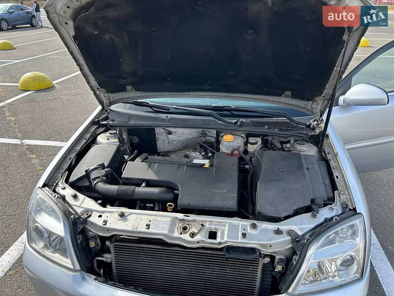 Седан Opel Vectra 2004 в Киеве