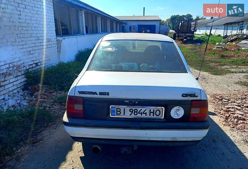 Седан Opel Vectra 1989 в Хороле