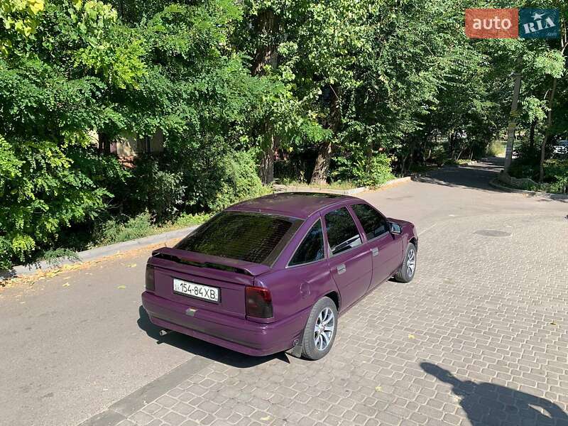 Седан Opel Vectra 1993 в Вовчанську