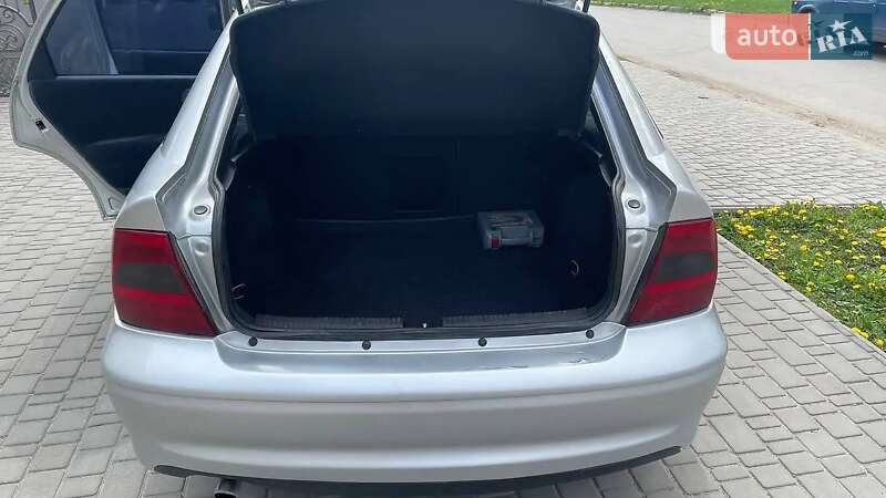 Лифтбек Opel Vectra 2000 в Ямполе