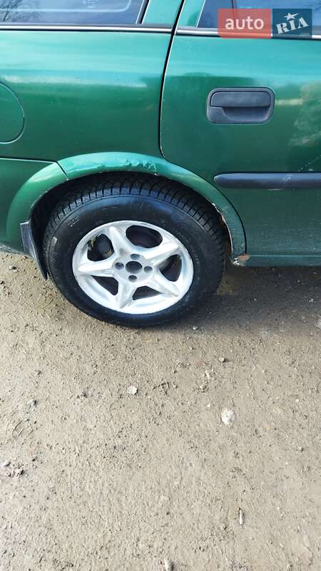 Універсал Opel Vectra 1997 в Новояворівську