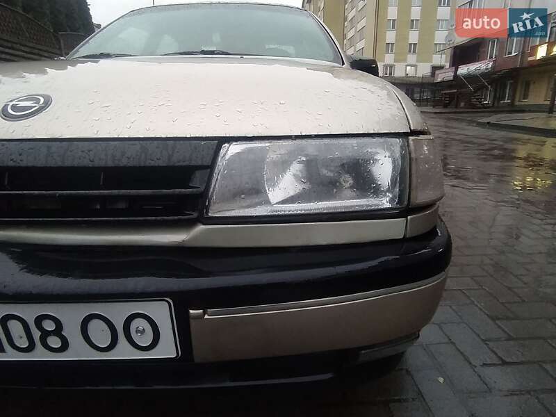 Седан Opel Vectra 1989 в Сокале