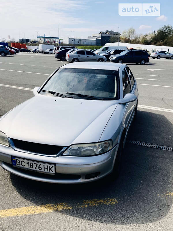 Лифтбек Opel Vectra 2000 в Ужгороде