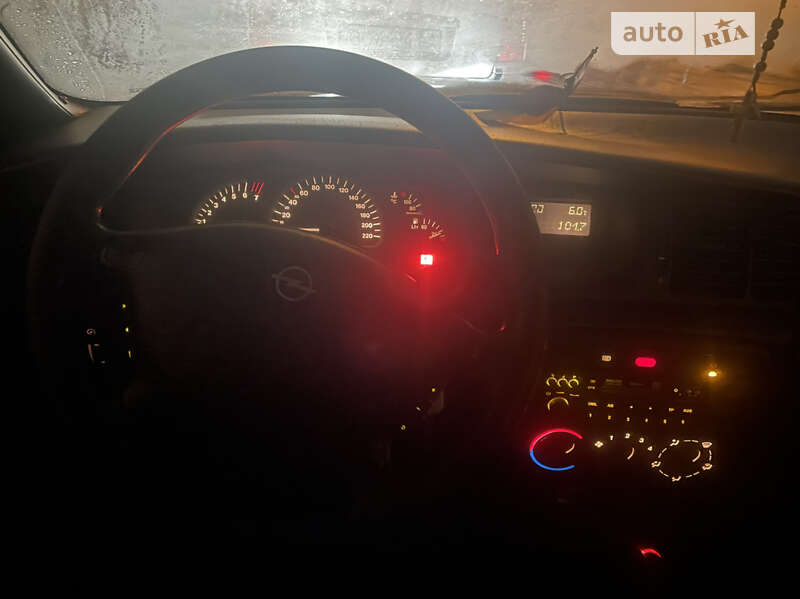 Седан Opel Vectra 1998 в Львові