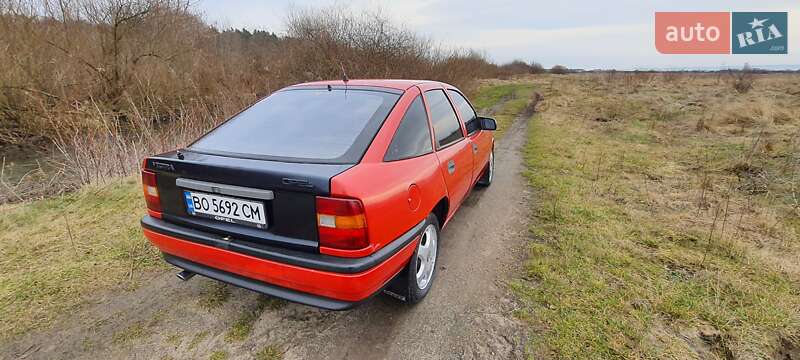 Седан Opel Vectra 1989 в Золочеві